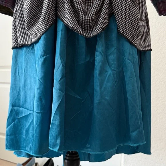 Olive Green Velvet Puff Sleeve Tailcoat Dress - Picture 6 of 11